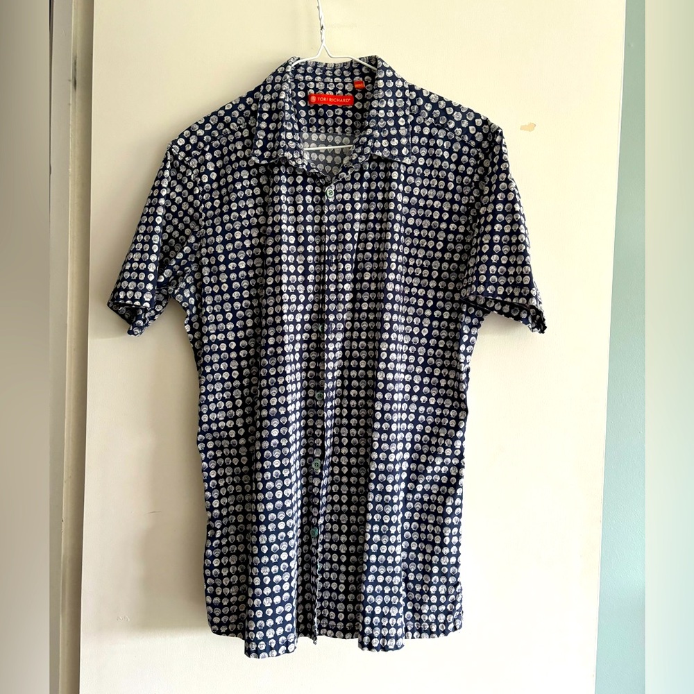 Tori Richard’s aloha shirt. Medium.